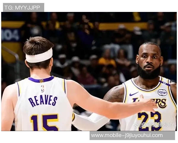 灰熊与湖人激战正酣NBA季后赛精彩对决引发球迷热议